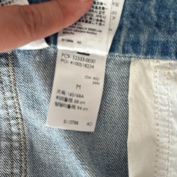 Levis Demin Overalls size medium - Picture 3 of 4